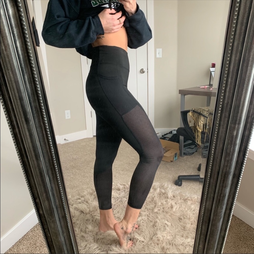 Black lifting leggings